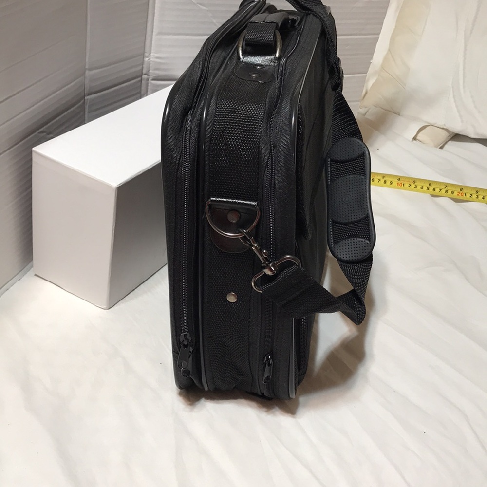 New! Overnight/business luggage - Picture 11 of 11